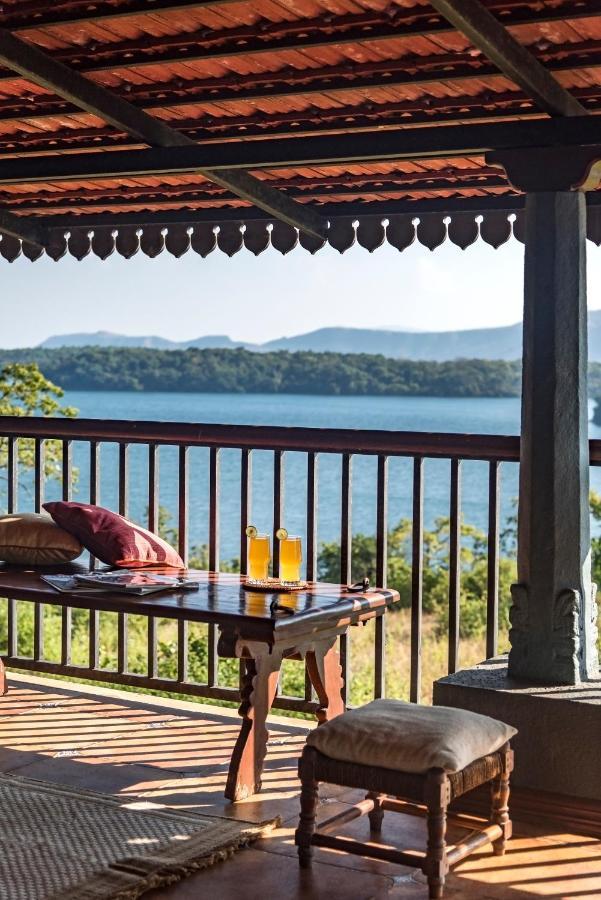 Saffronstays Anantham, Kamshet - Pet-Friendly Lakefront Villa With A Huge Verandah Nethersole Dam Exterior photo